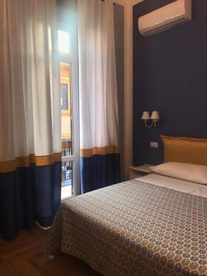 B&B I Due Teatri Napels Buitenkant foto
