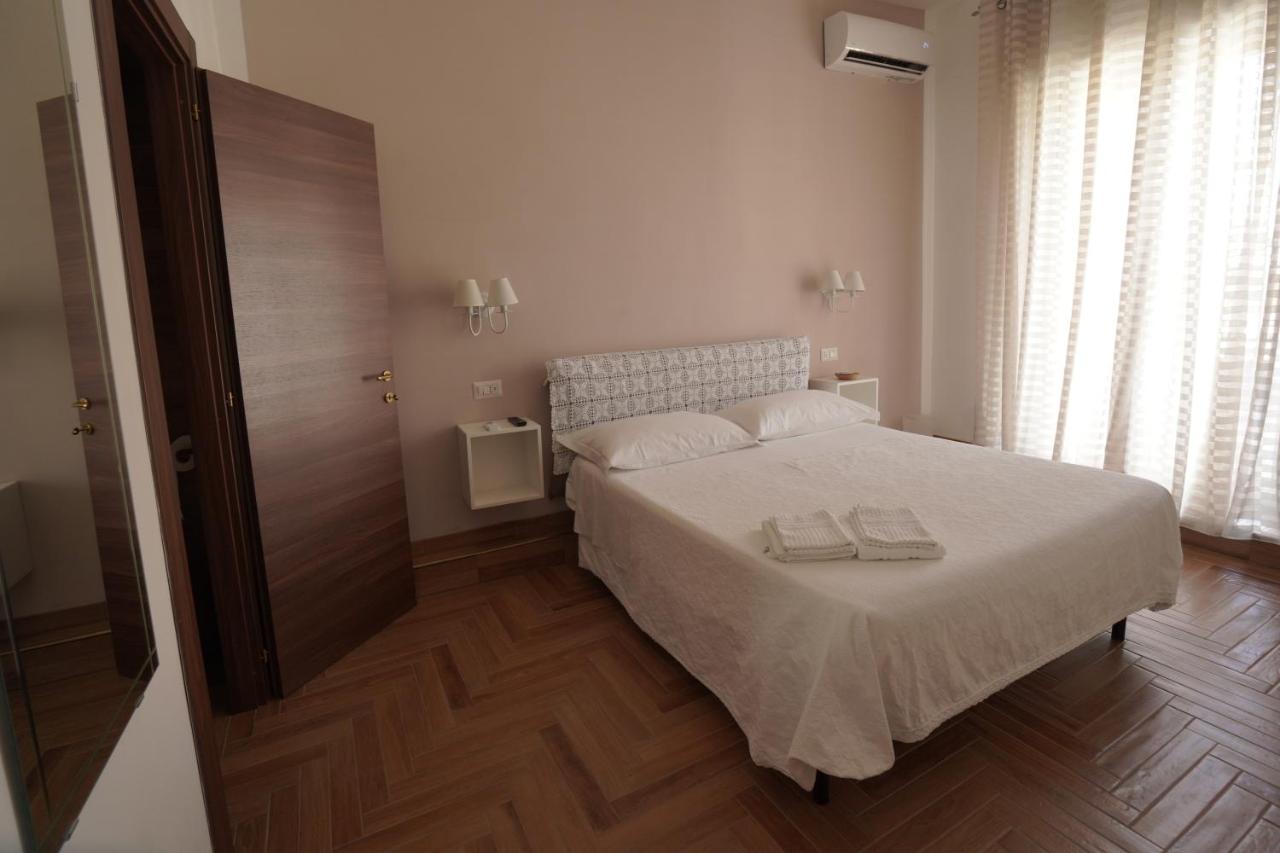 B&B I Due Teatri Napels Buitenkant foto