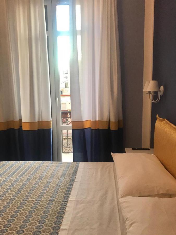 B&B I Due Teatri Napels Buitenkant foto