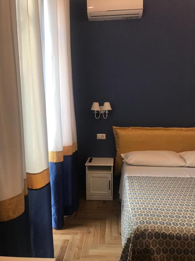 B&B I Due Teatri Napels Buitenkant foto