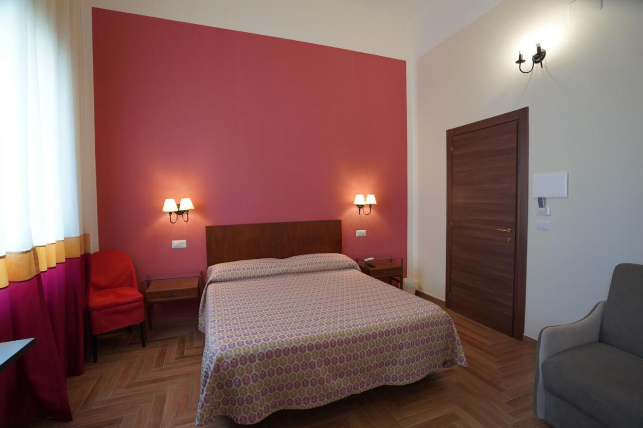 B&B I Due Teatri Napels Buitenkant foto