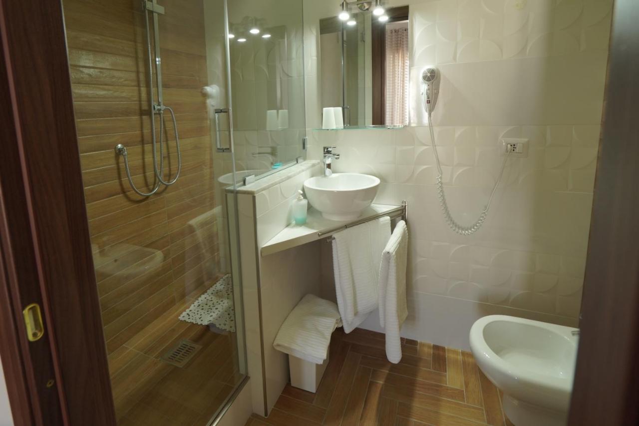 B&B I Due Teatri Napels Buitenkant foto